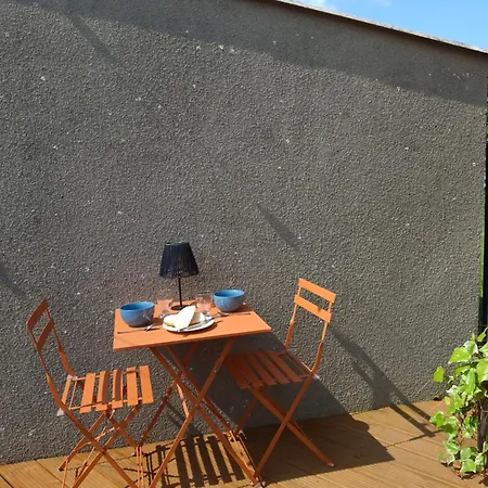 La De Camille Pithon